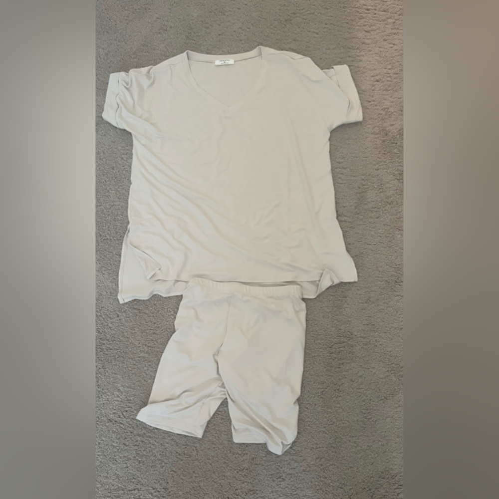 Brand new. Zenana 2 piece size Medium